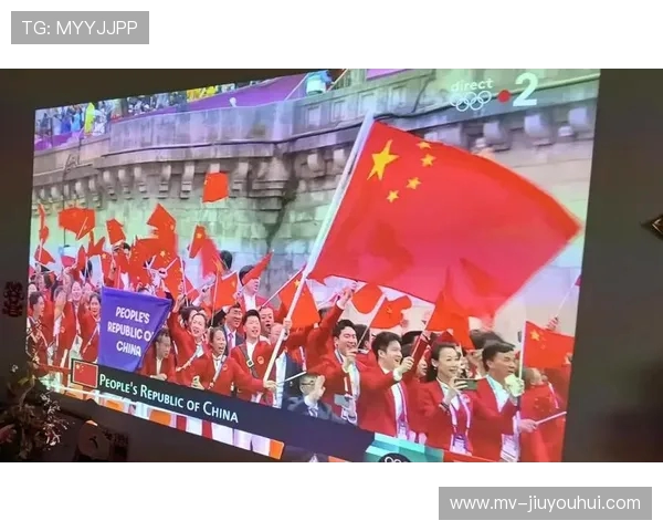 足球场上送旗仪式盛况展现体育精神与团队荣誉感